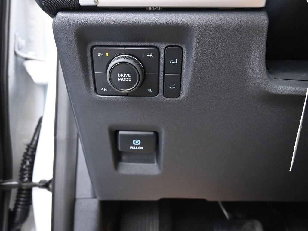 New 2025 Ford Expedition Active image 28