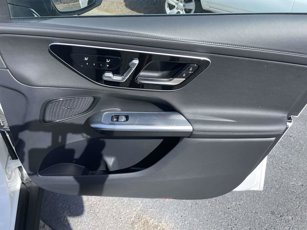Used 2024 Mercedes-Benz GLC 300 4MATIC image 44