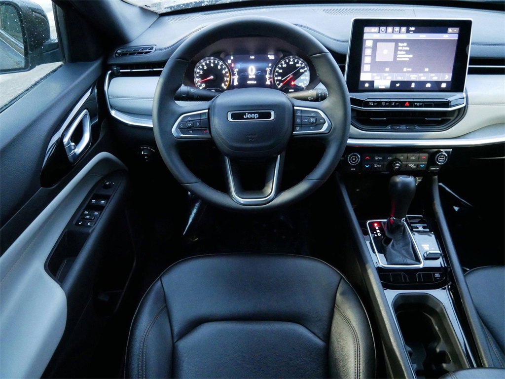 Used 2024 Jeep Compass Limited image 11