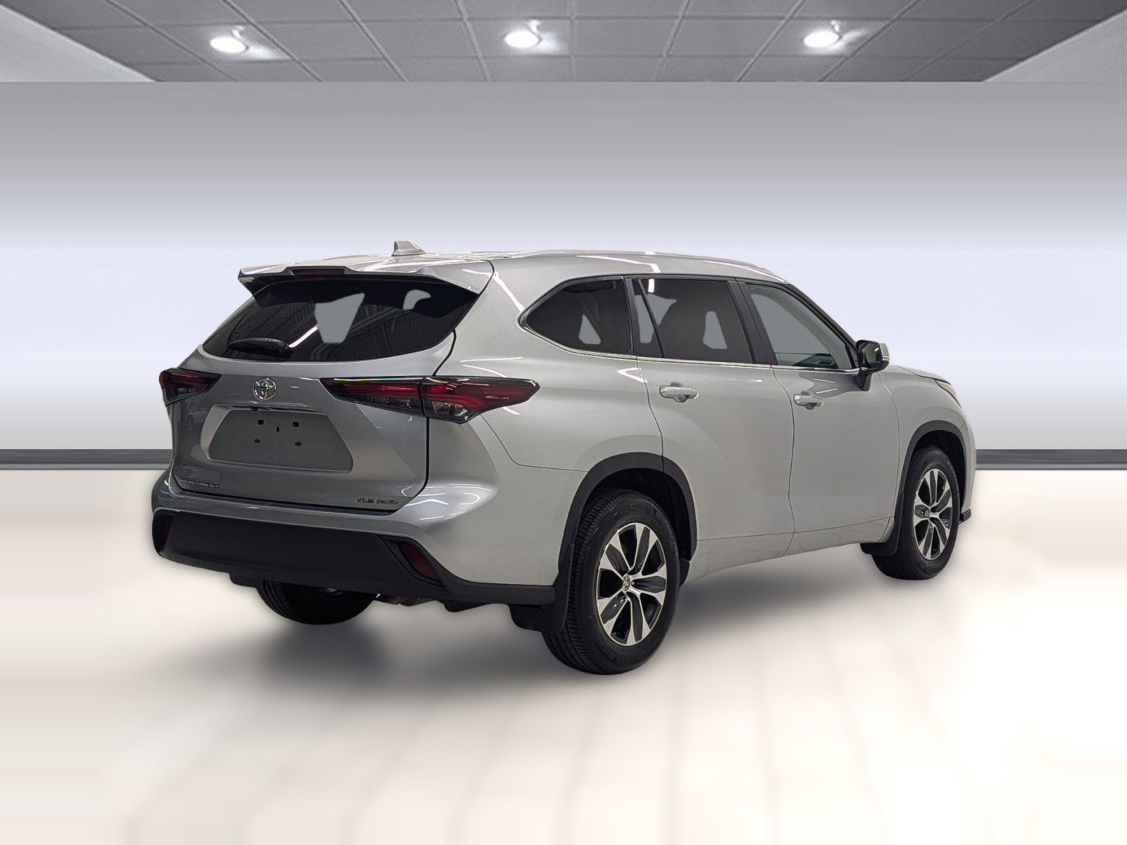 Used 2025 Toyota Highlander XLE image 7