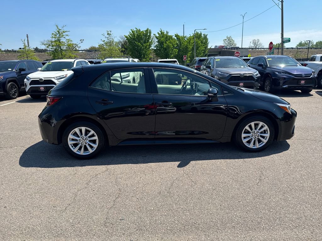 Used 2025 Toyota Corolla SE w/ SE Package FWD image 9