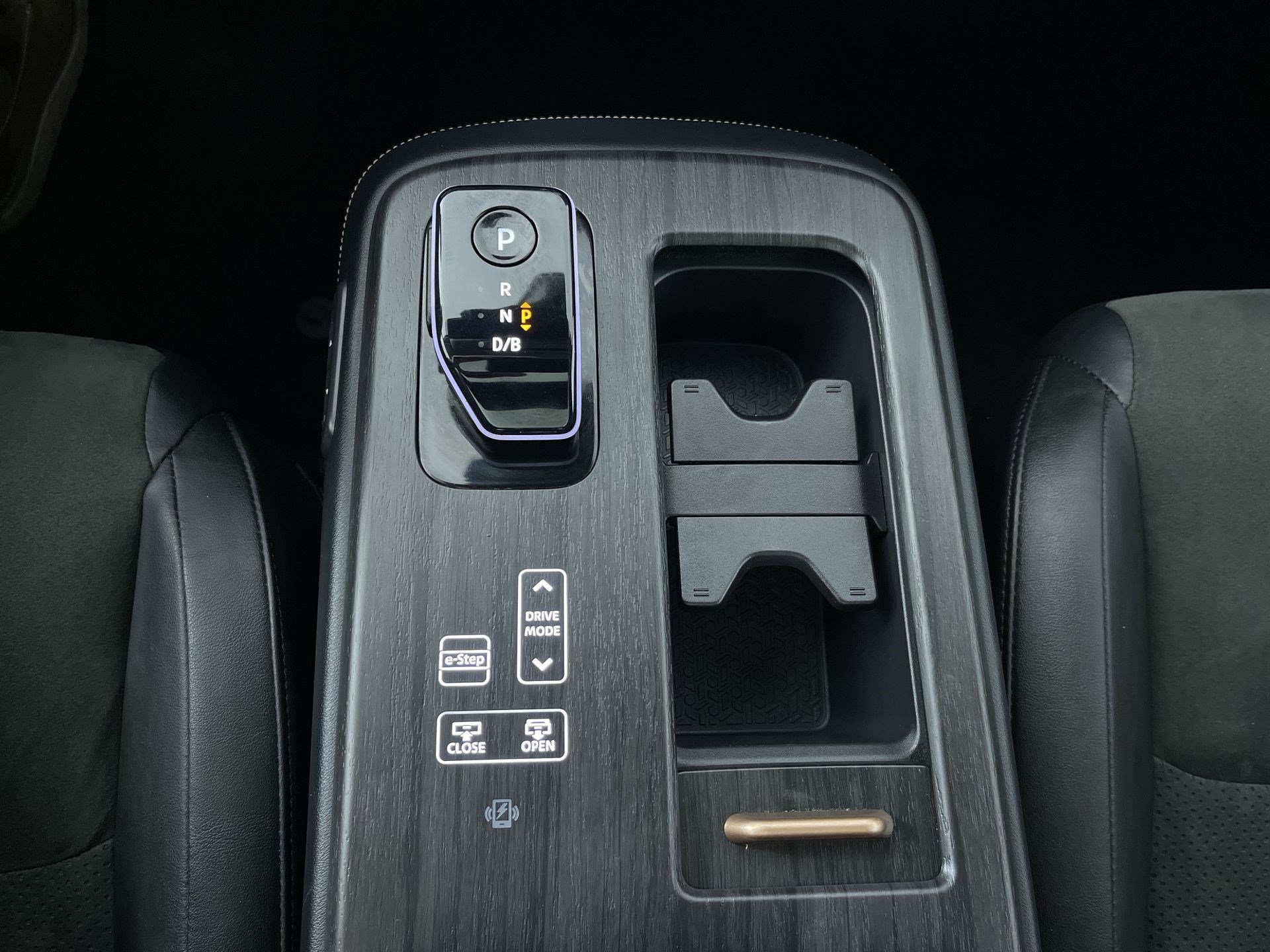 Certified 2024 Nissan Ariya AWD image 22