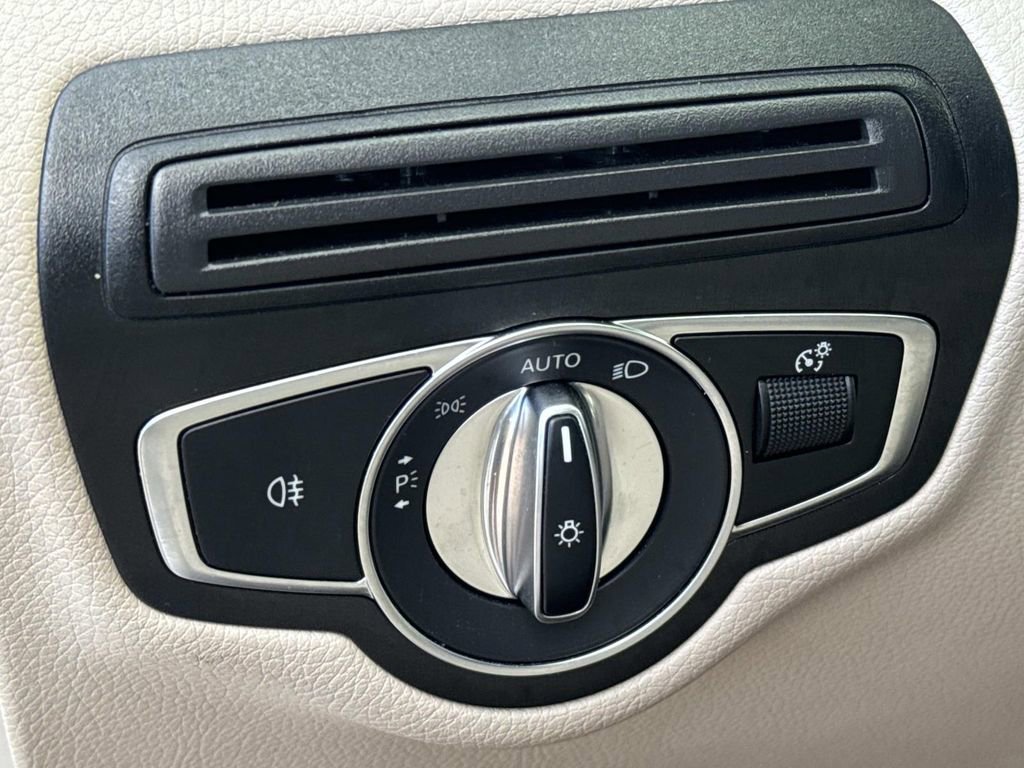 Used 2022 Mercedes-Benz GLC 300 image 22