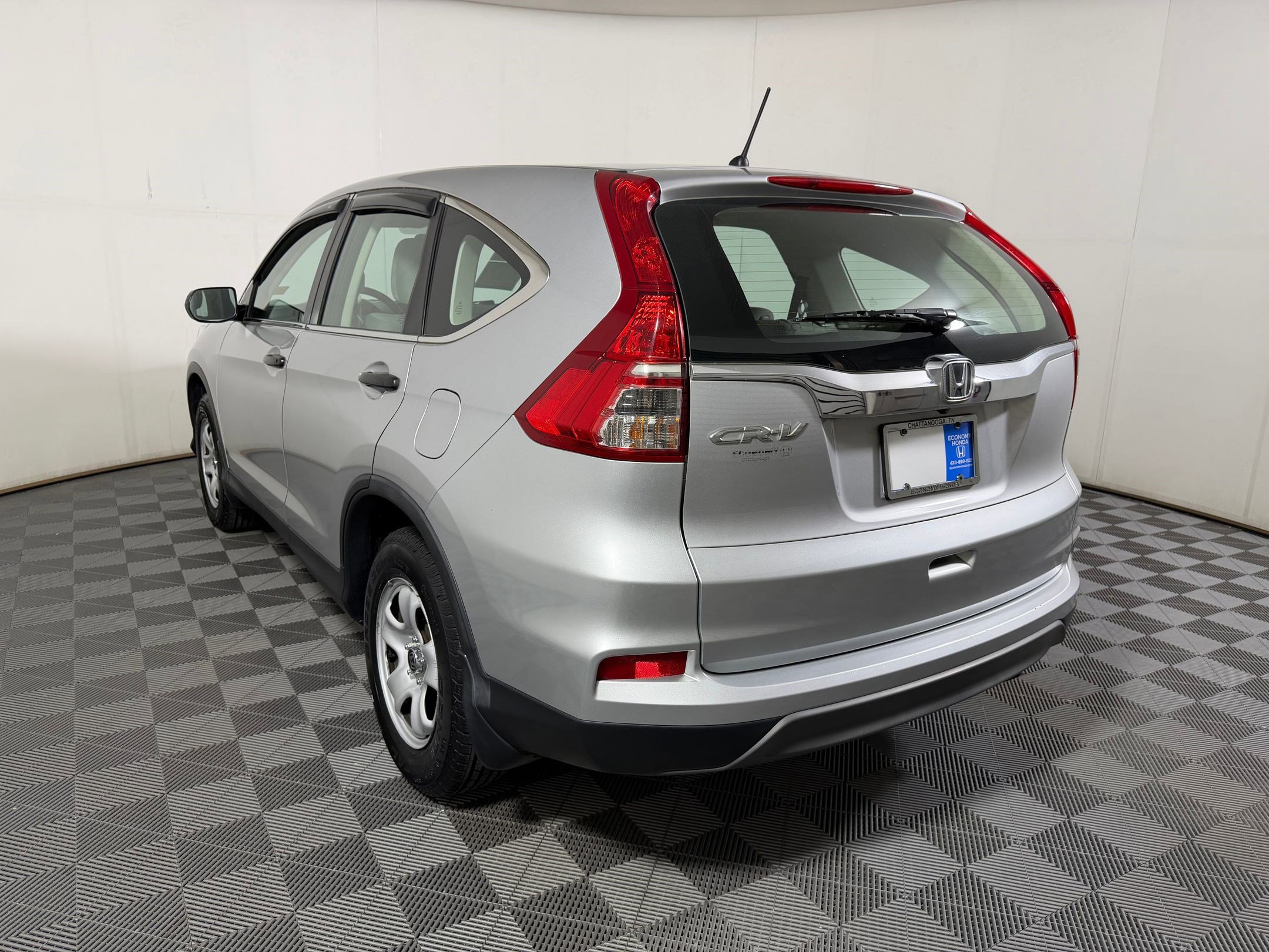 Used 2016 Honda CR-V LX image 2