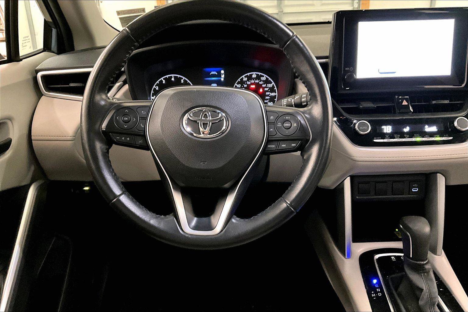 Used 2023 Toyota Corolla Cross LE image 5