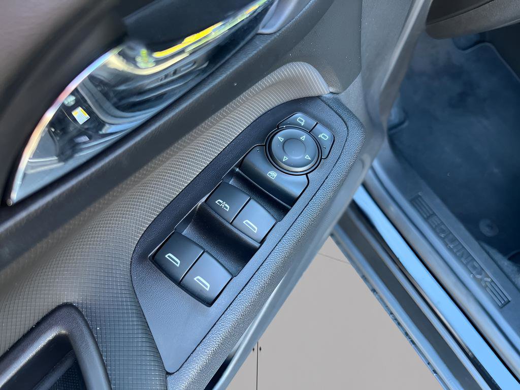 Used 2022 Chevrolet Equinox RS w/ Infotainment Package image 19