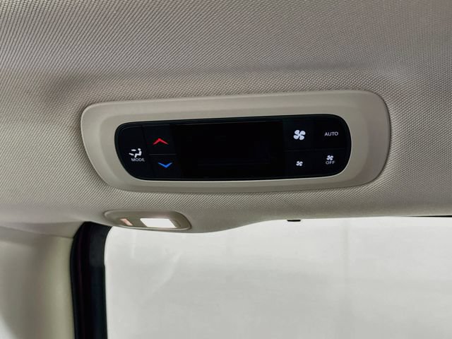 Used 2017 Chrysler Pacifica Limited FWD image 25