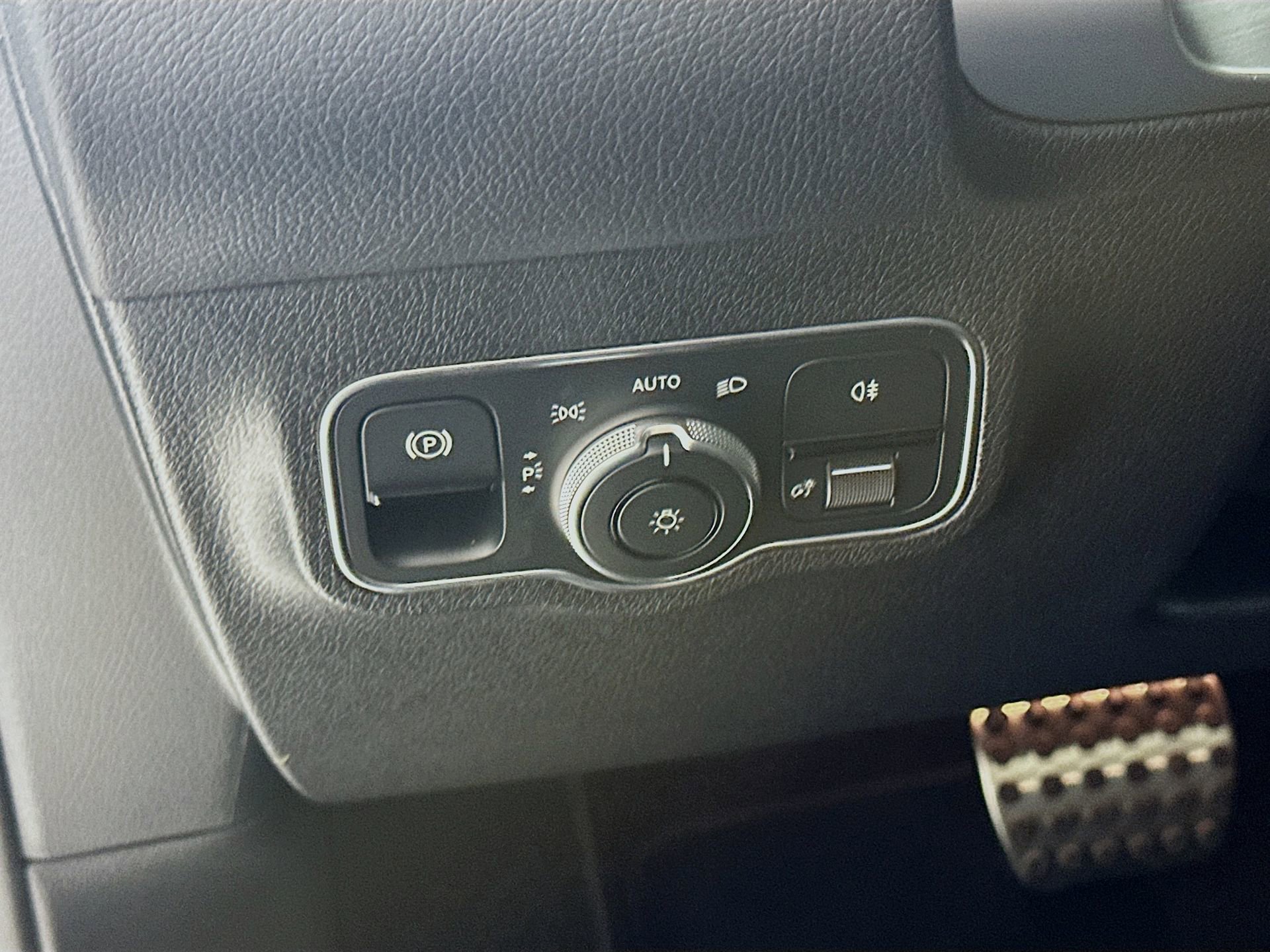 New 2026 Mercedes-Benz GLB 250 4MATIC image 11