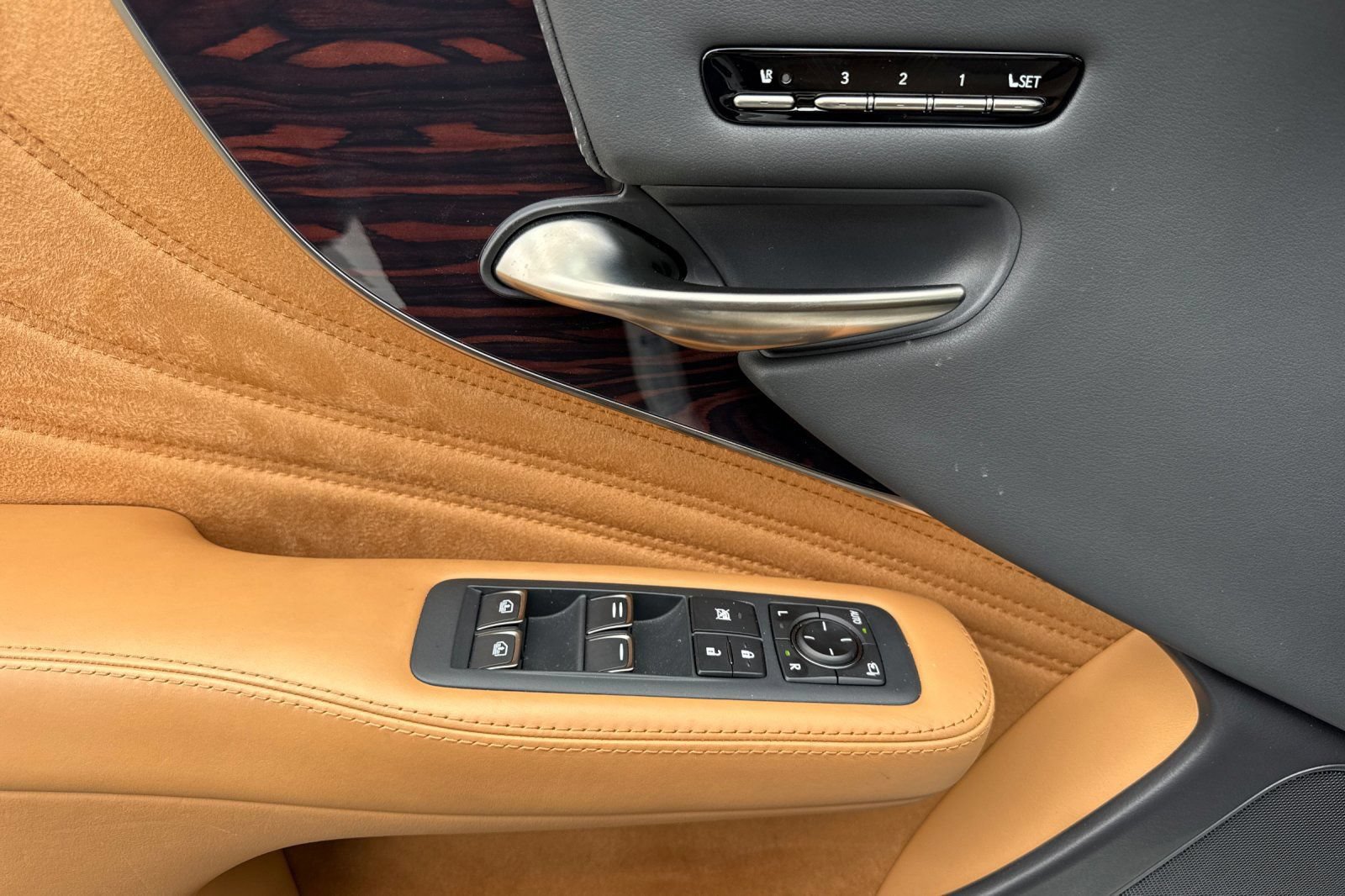Certified 2023 Lexus LS 500h AWD w/ Luxury Package image 12