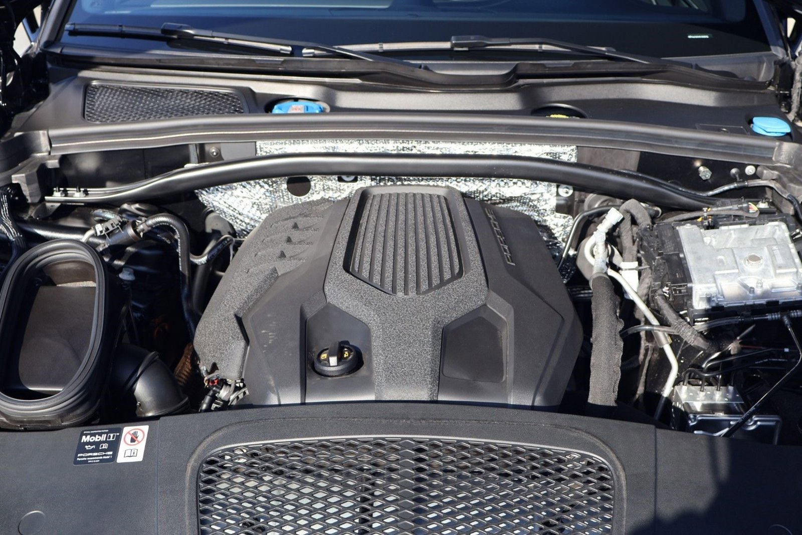 Certified 2025 Porsche Macan image 22