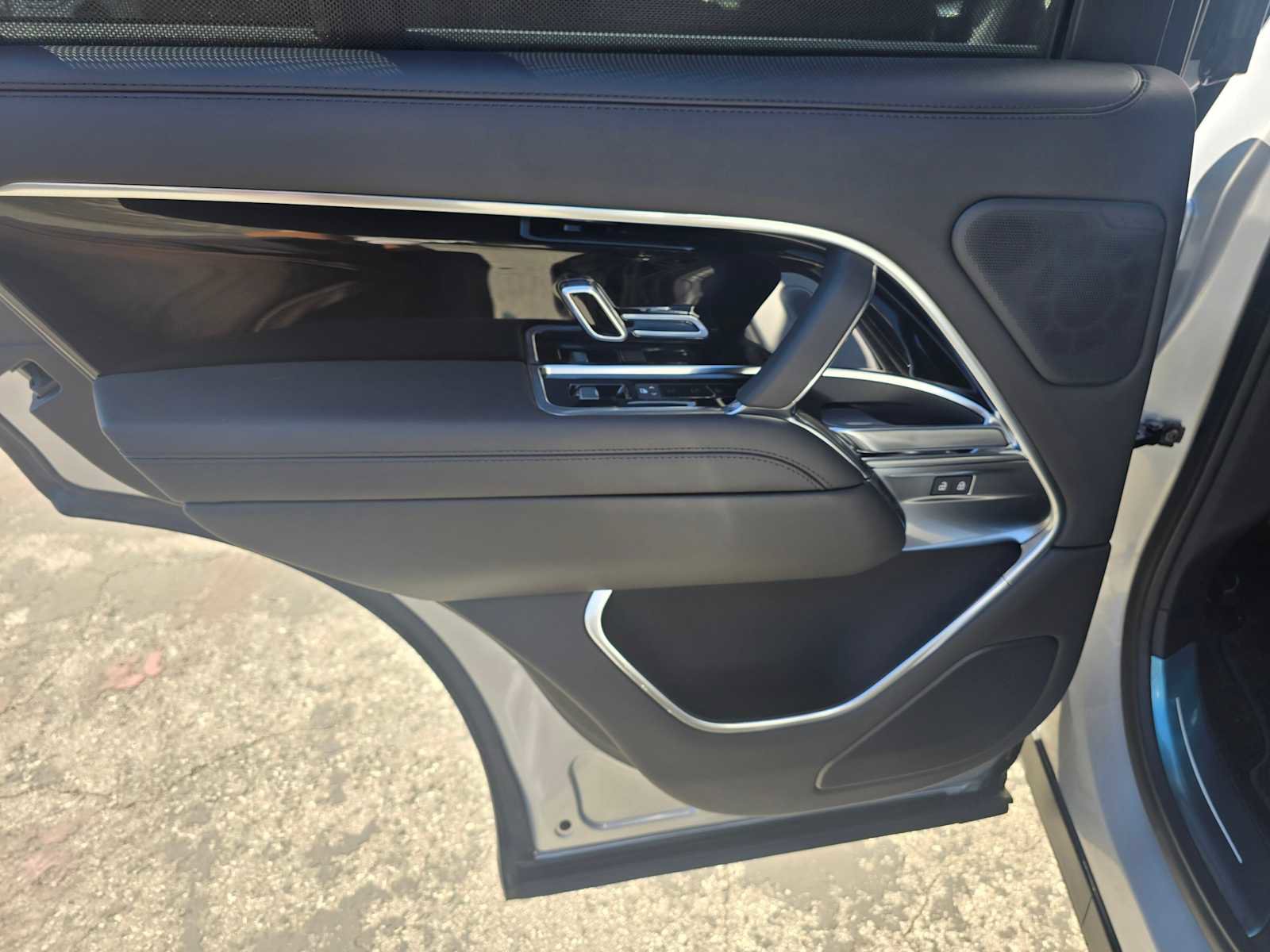 Used 2025 Land Rover Range Rover SE image 19