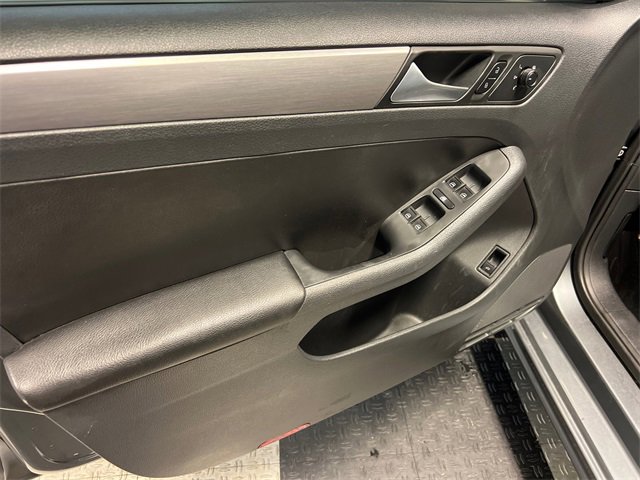 Used 2016 Volkswagen Jetta Sport image 7