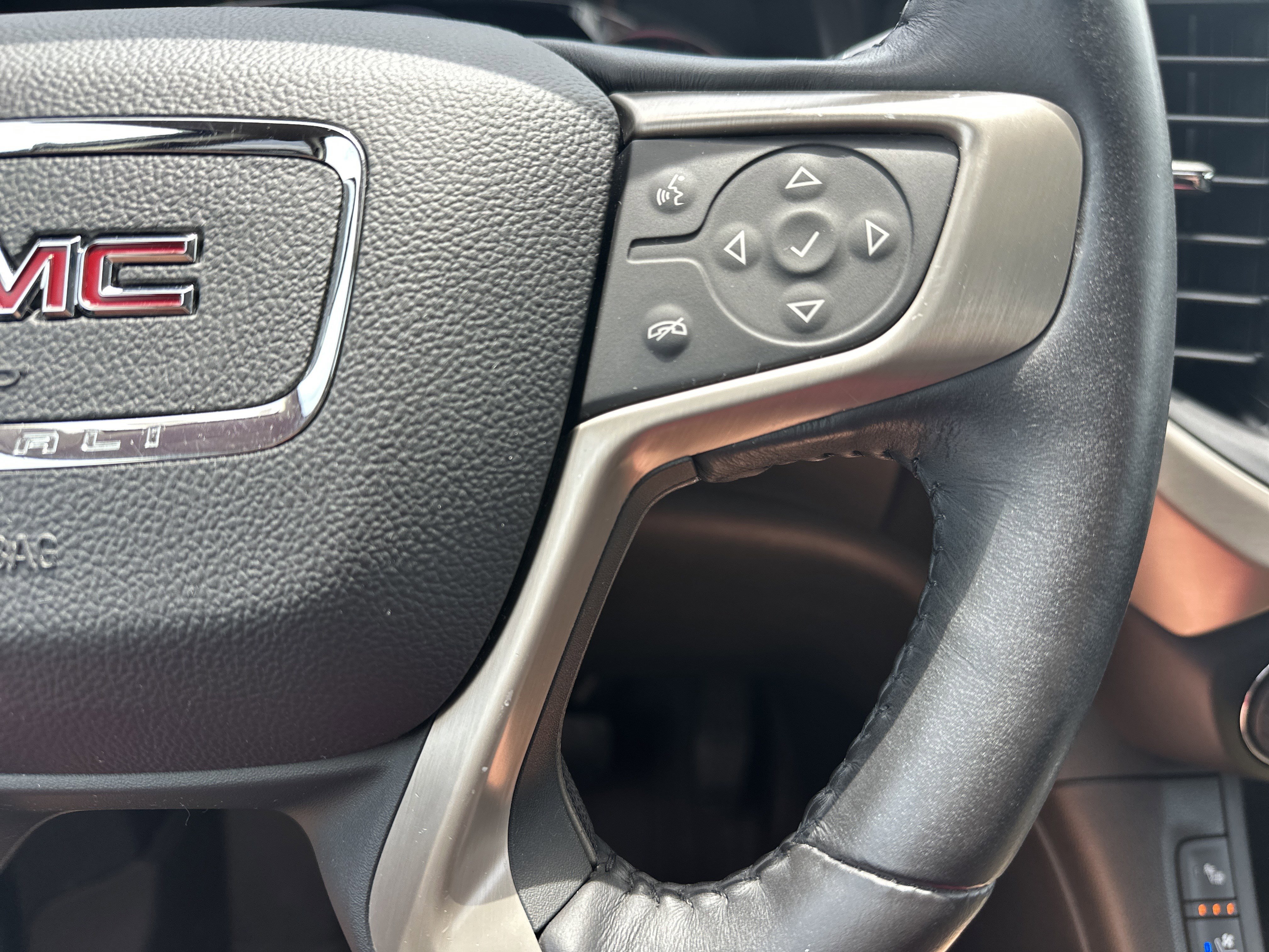 Used 2017 GMC Acadia Denali AWD/4WD image 20