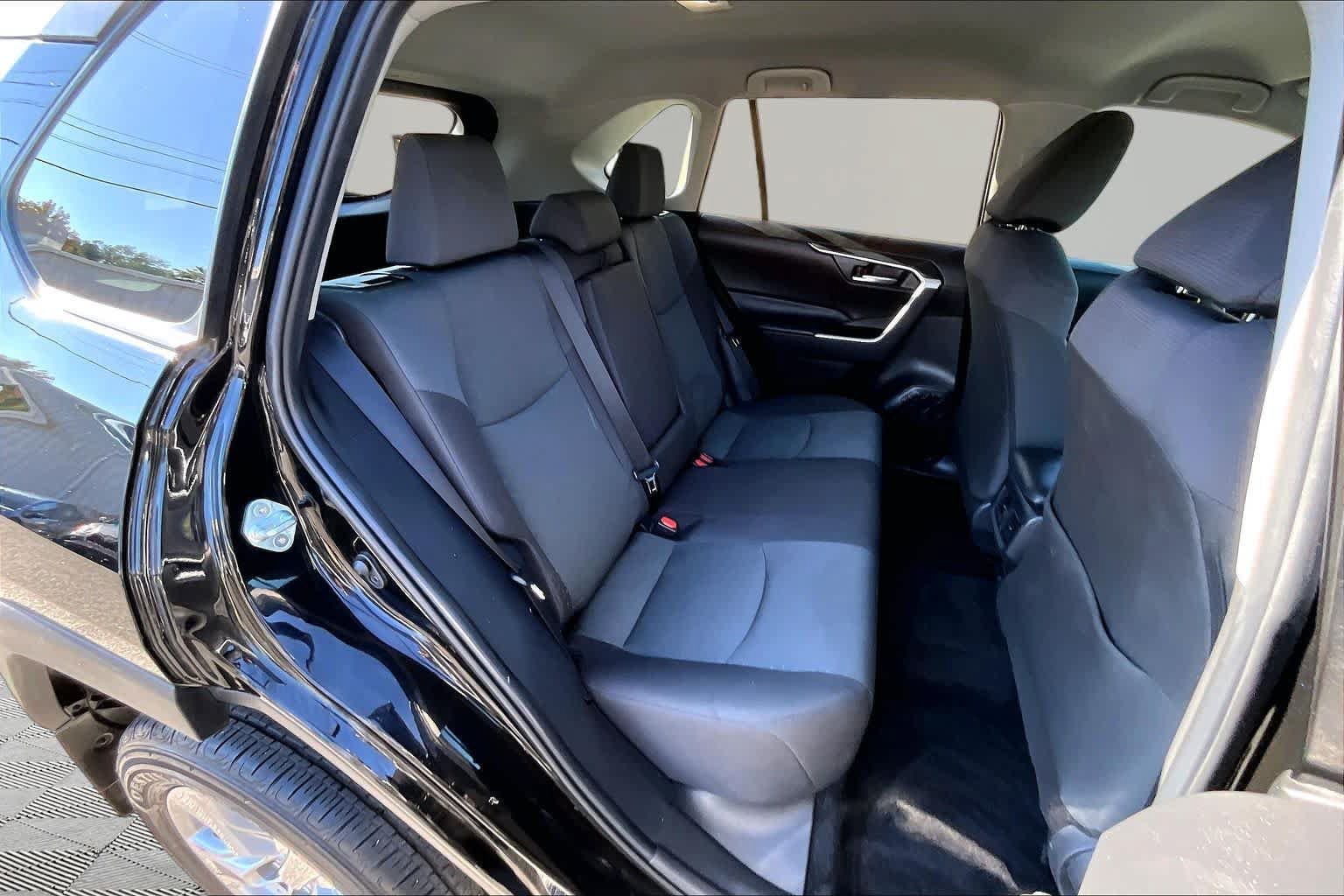 Used 2024 Toyota RAV4 XLE FWD image 20