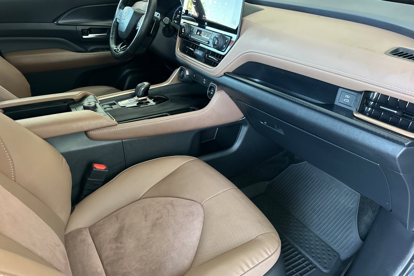 Certified 2024 Toyota Grand Highlander AWD Hybrid image 16