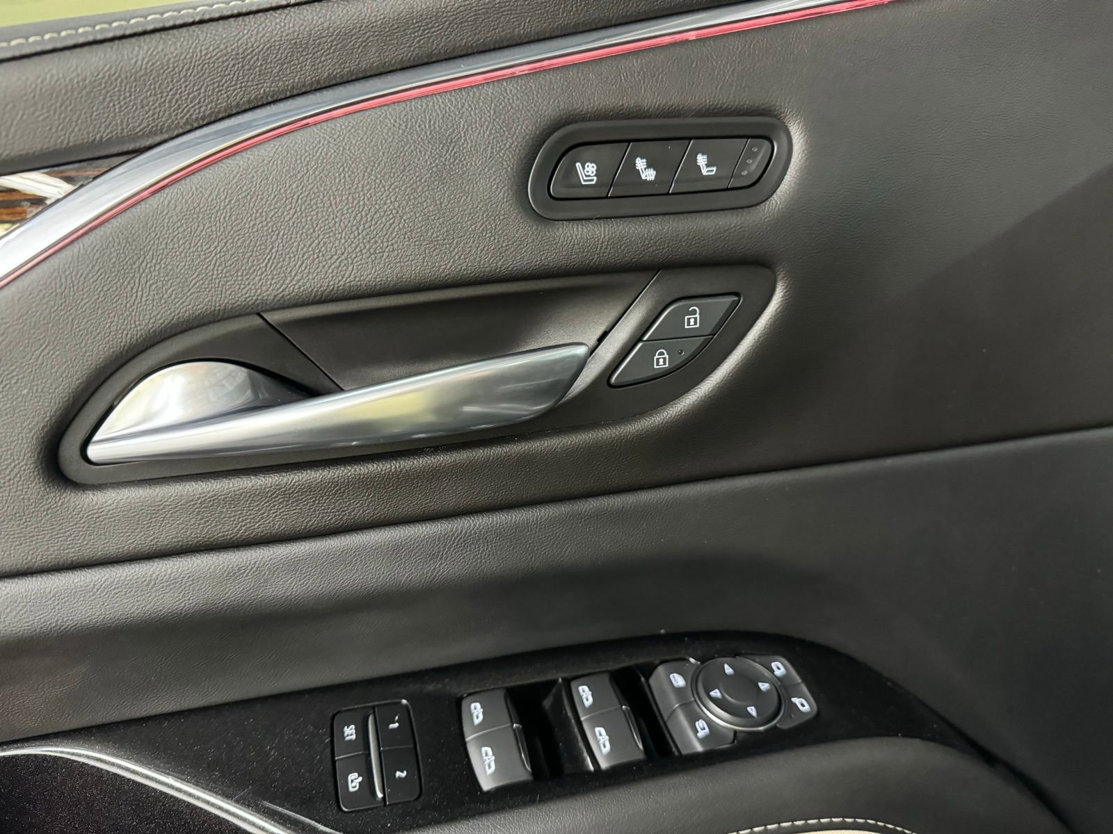 Used 2021 Cadillac Escalade Premium Luxury image 21