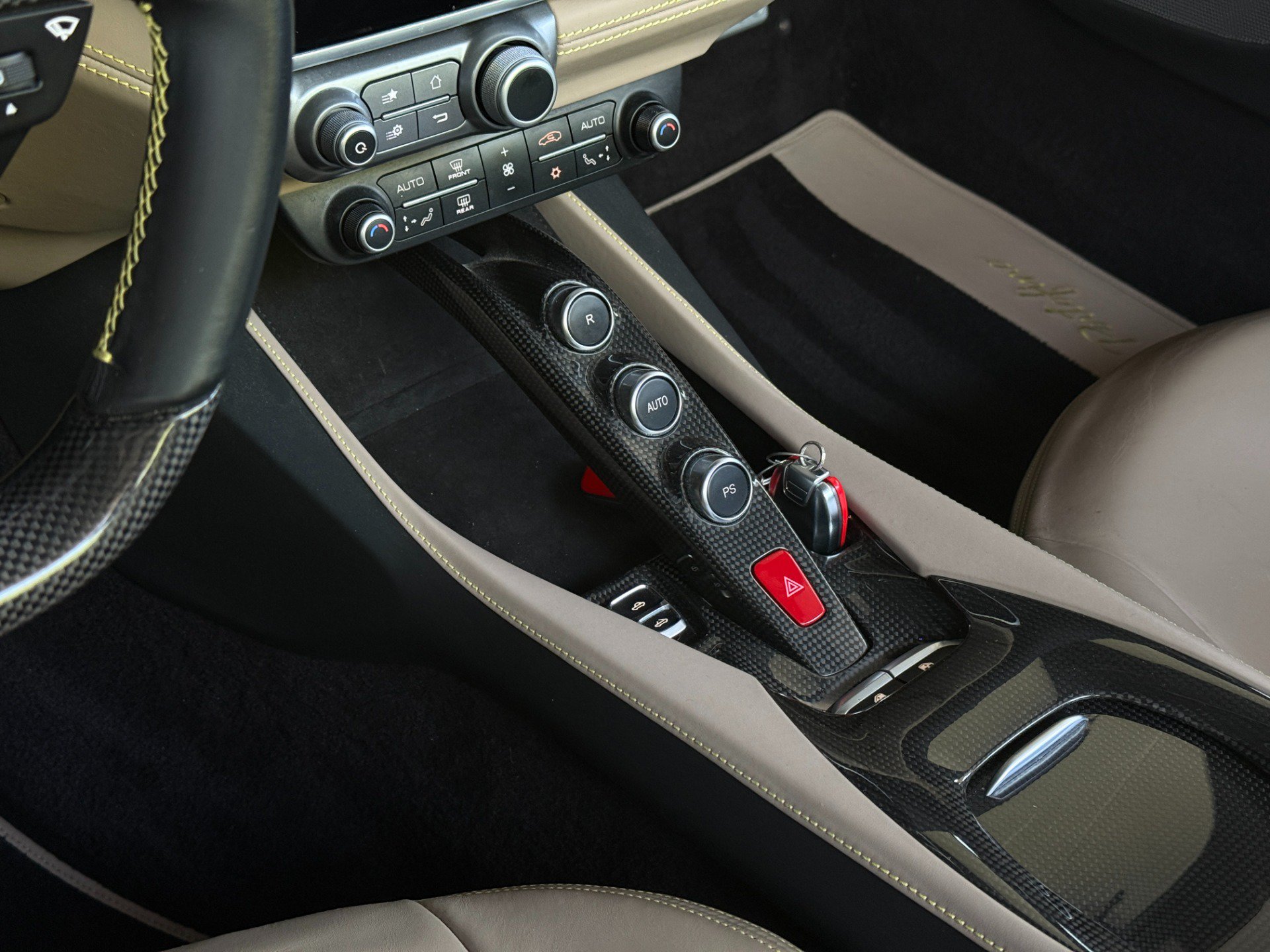 Used 2019 Ferrari Portofino RWD image 46