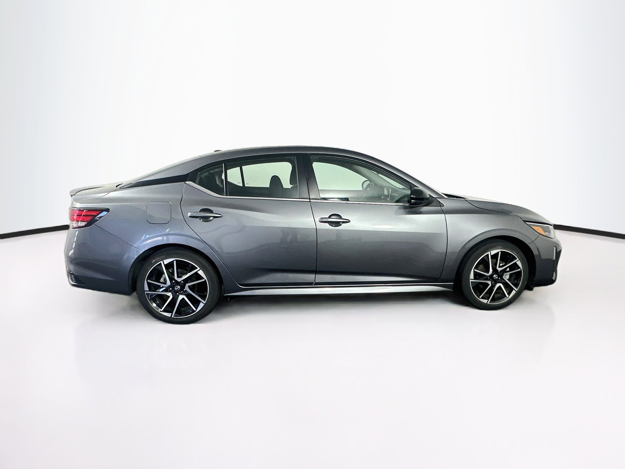 Used 2025 Nissan Sentra SR FWD image 10