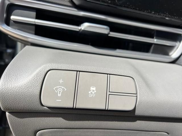 Used 2025 Hyundai Elantra SEL image 23