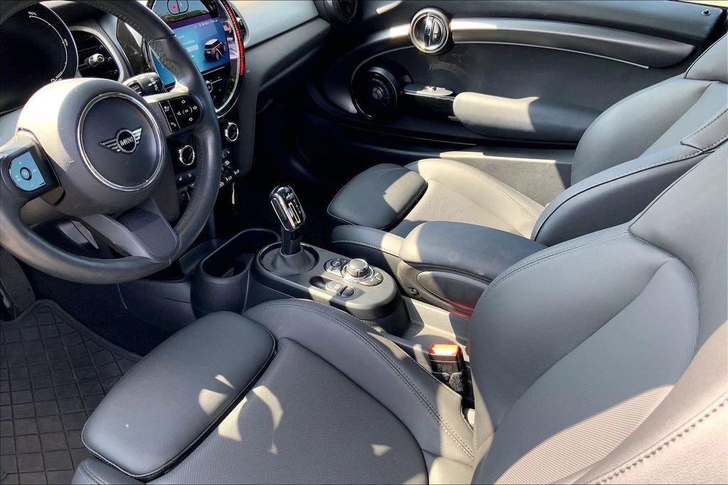 Certified 2024 MINI Cooper SE image 18