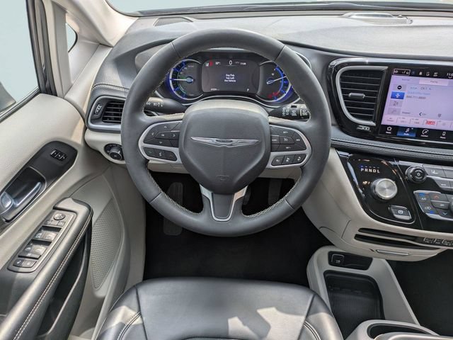 Used 2023 Chrysler Pacifica Touring-L FWD image 18