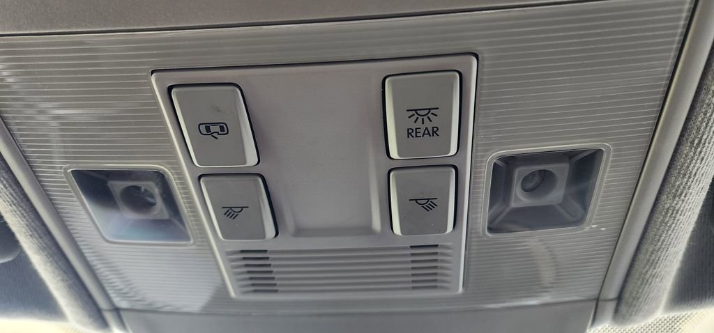 Used 2022 Volkswagen Tiguan SE FWD image 35