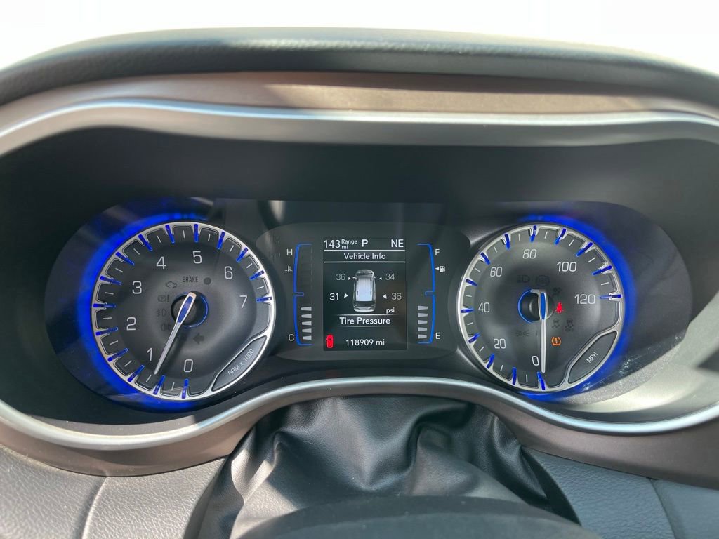 Used 2018 Chrysler Pacifica Touring Plus FWD image 17