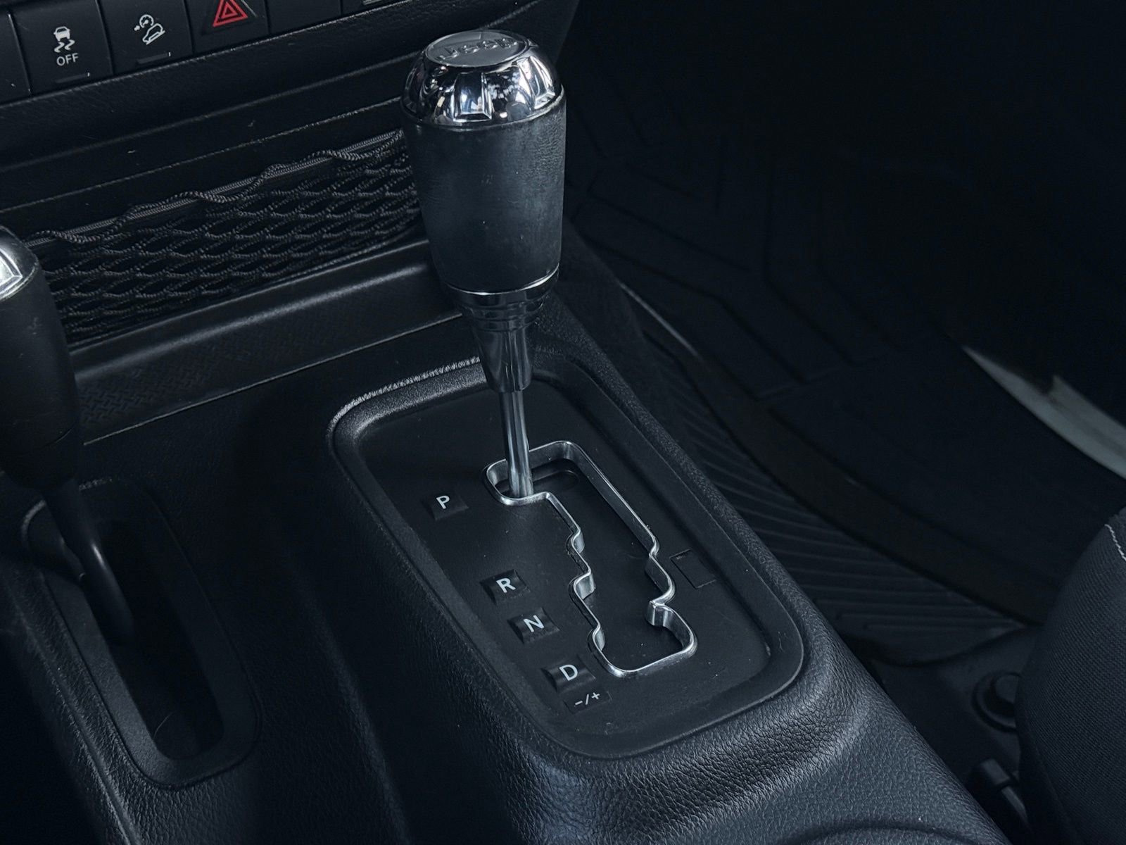 Used 2016 Jeep Wrangler Unlimited Sahara w/ Connectivity Group image 29