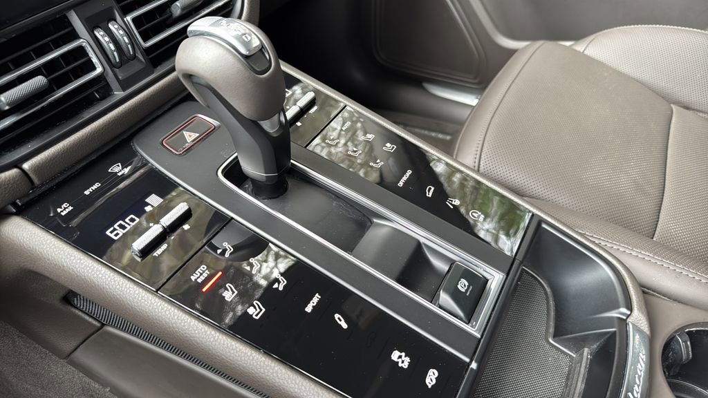 Certified 2025 Porsche Macan S image 14