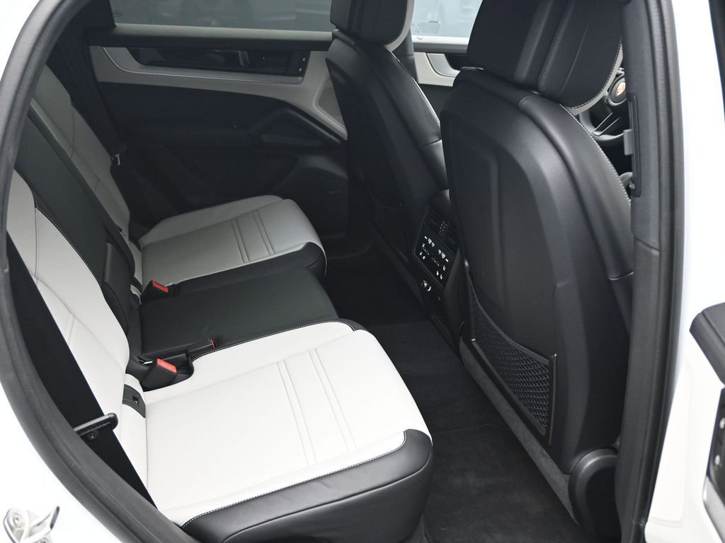Certified 2026 Porsche Cayenne S AWD/4WD image 10