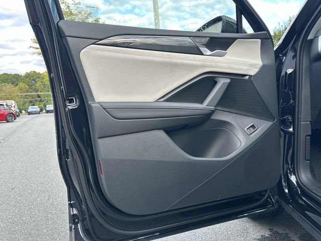 New 2025 Volkswagen Tiguan SE image 13