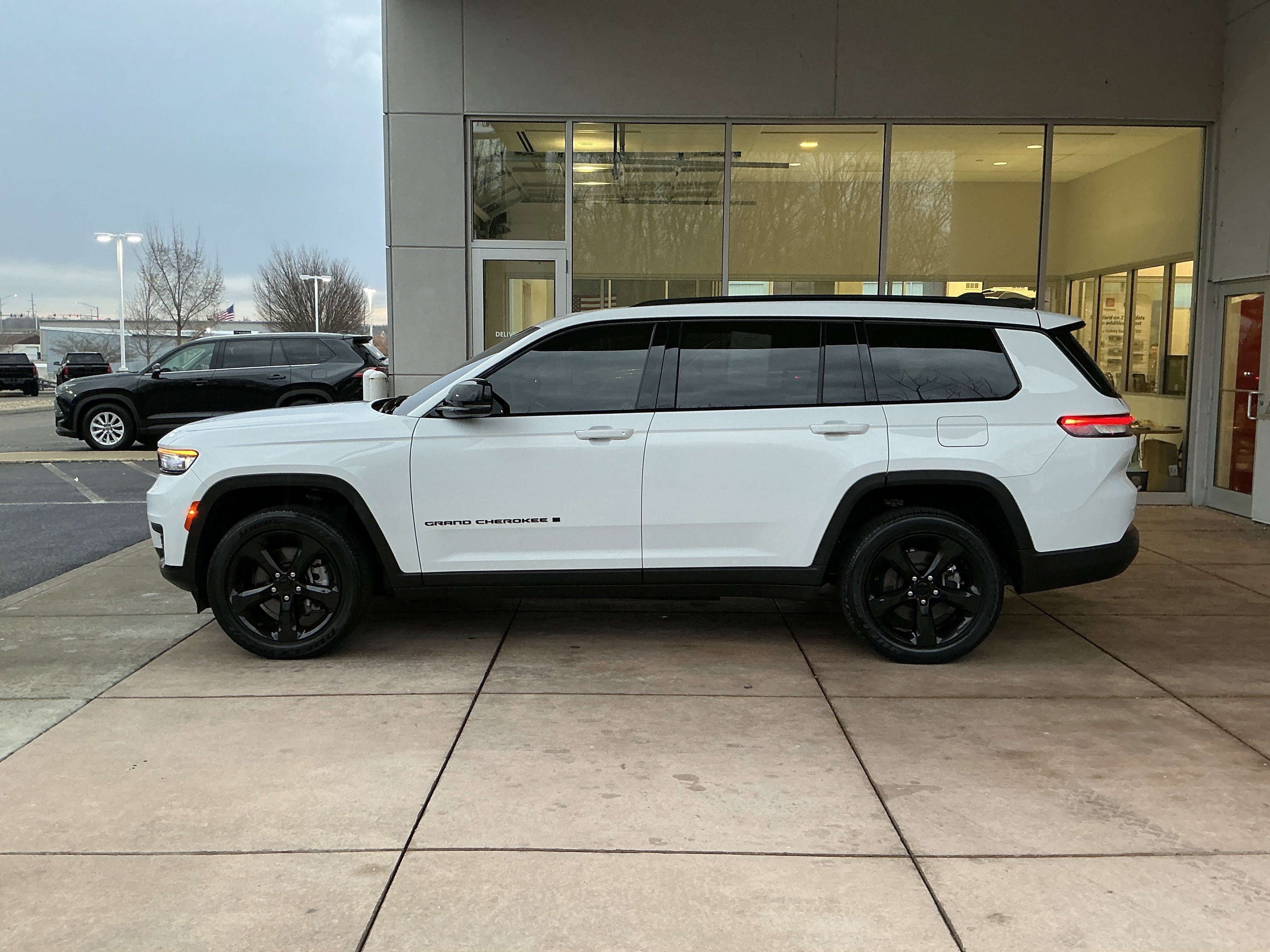 Used 2022 Jeep Grand Cherokee L Laredo image 19