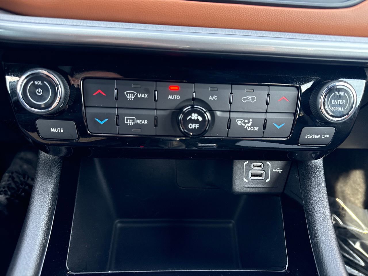 Used 2025 Jeep Compass Limited w/ Sun & Sound Group image 20