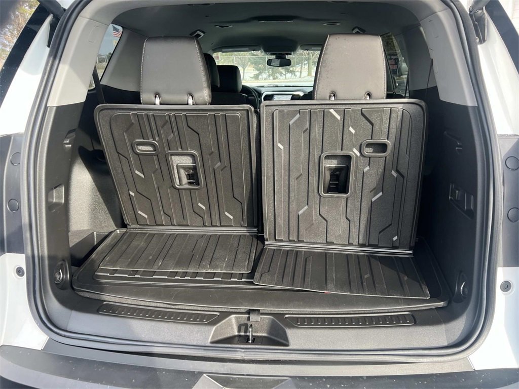 Certified 2023 GMC Acadia SLT w/ Preferred Package image 11