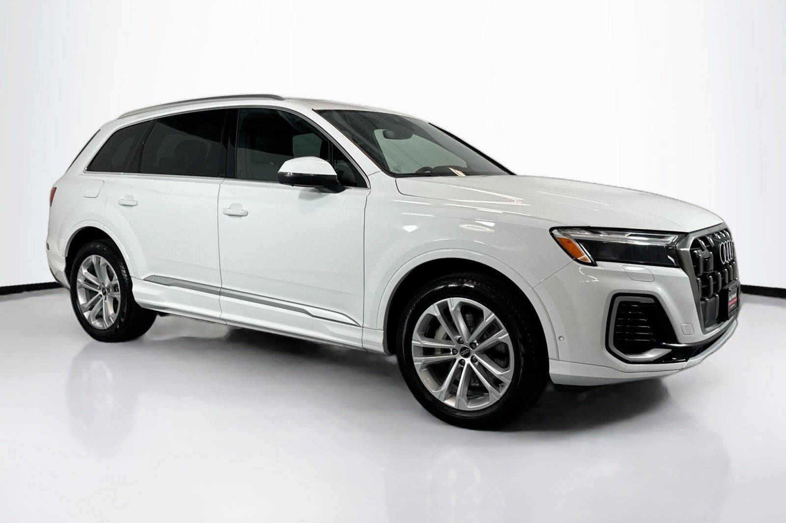 Used 2025 Audi Q7 Premium Plus image 3