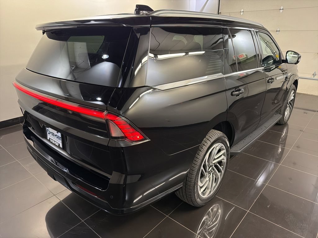 New 2026 Lincoln Navigator Premiere AWD/4WD image 6