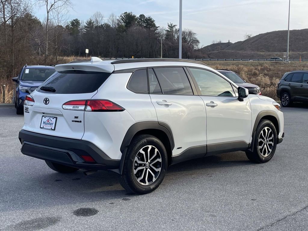 Used 2024 Toyota Corolla Cross SE image 28