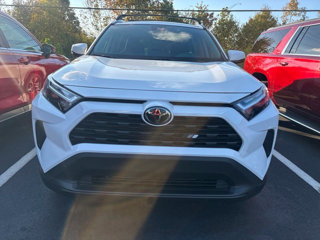 Used 2024 Toyota RAV4 XLE AWD/4WD image 2