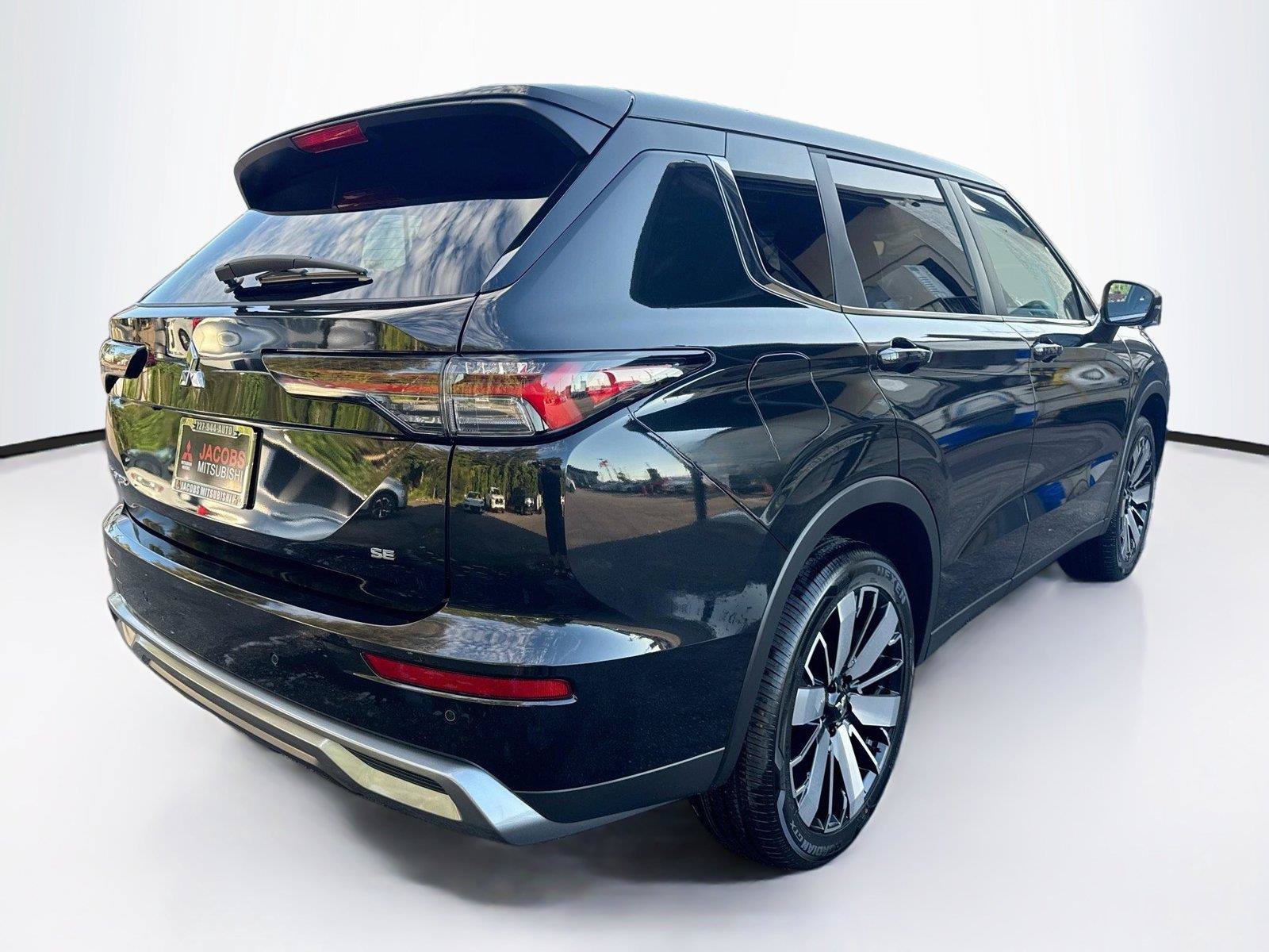 New 2026 Mitsubishi Outlander SE FWD image 5