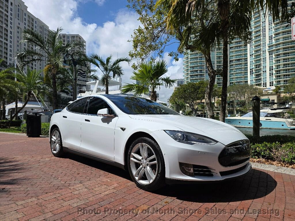Used 2015 Tesla Model S 70 image 2