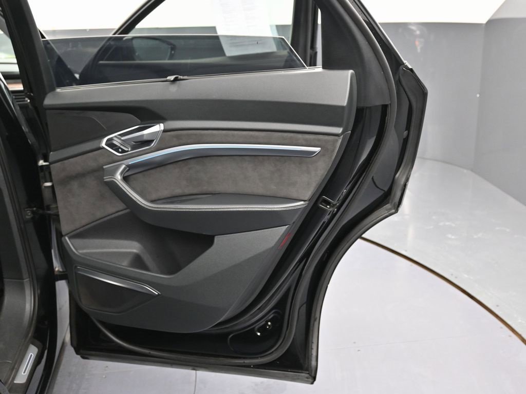 Used 2019 Audi e-tron Prestige w/ Prestige Package image 37