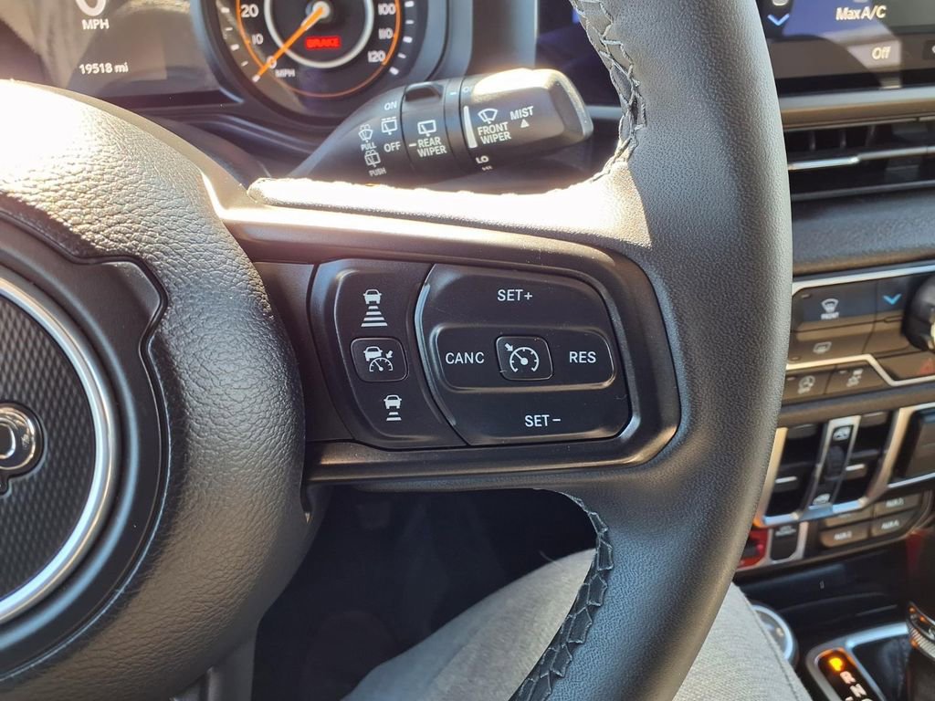 Used 2025 Jeep Wrangler Willys image 14