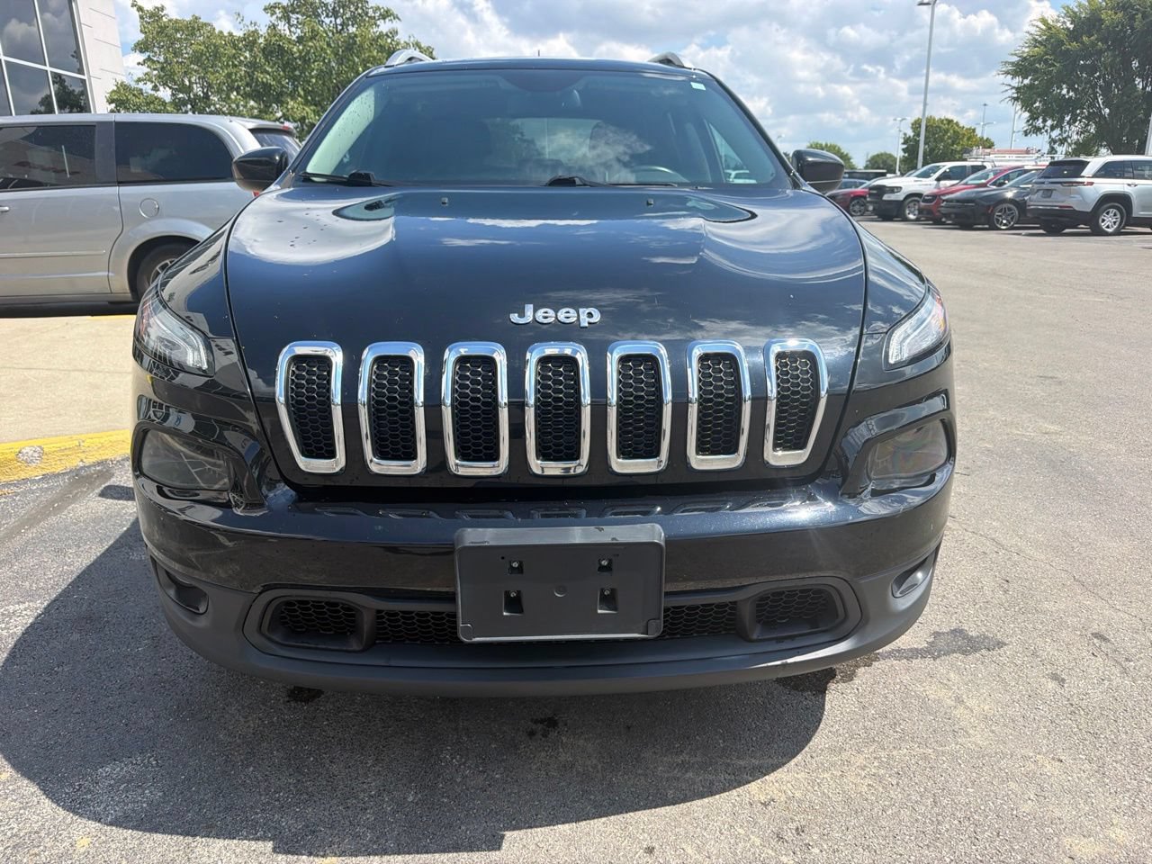 Used 2018 Jeep Cherokee Latitude Plus AWD/4WD image 2