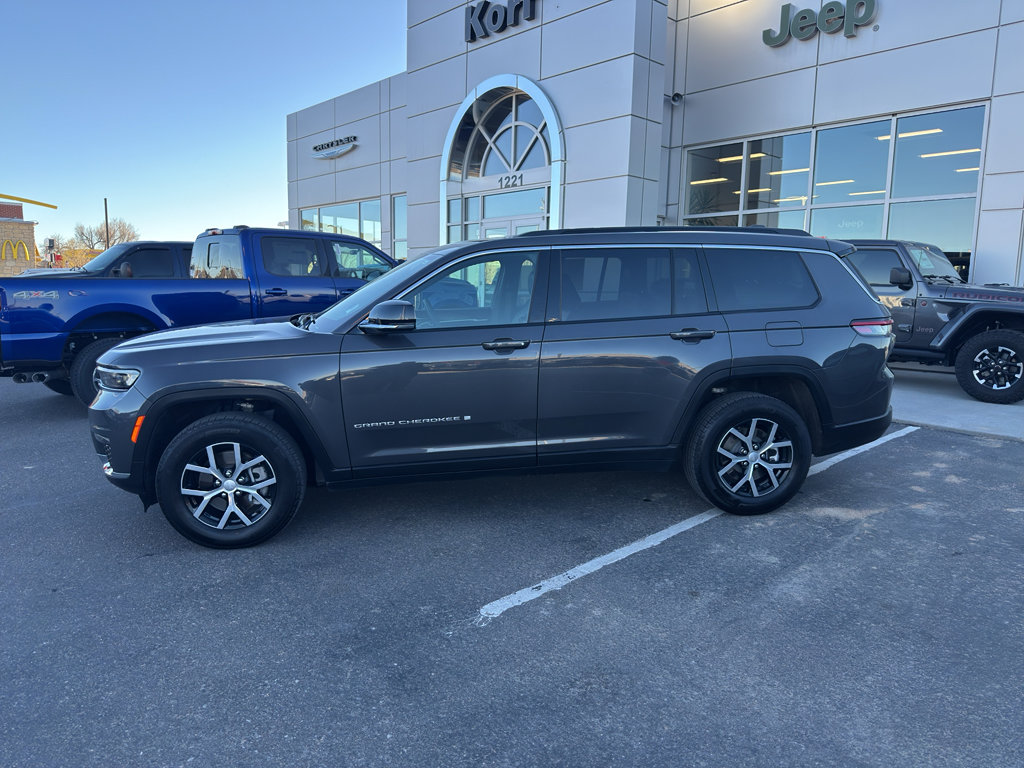 Used 2025 Jeep Grand Cherokee L Limited w/ Trailer Tow Package AWD/4WD image 2