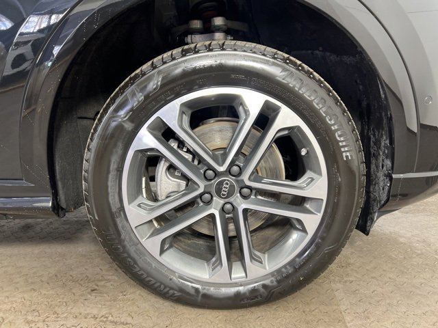 Used 2025 Audi Q5 Premium w/ Convenience Package image 9