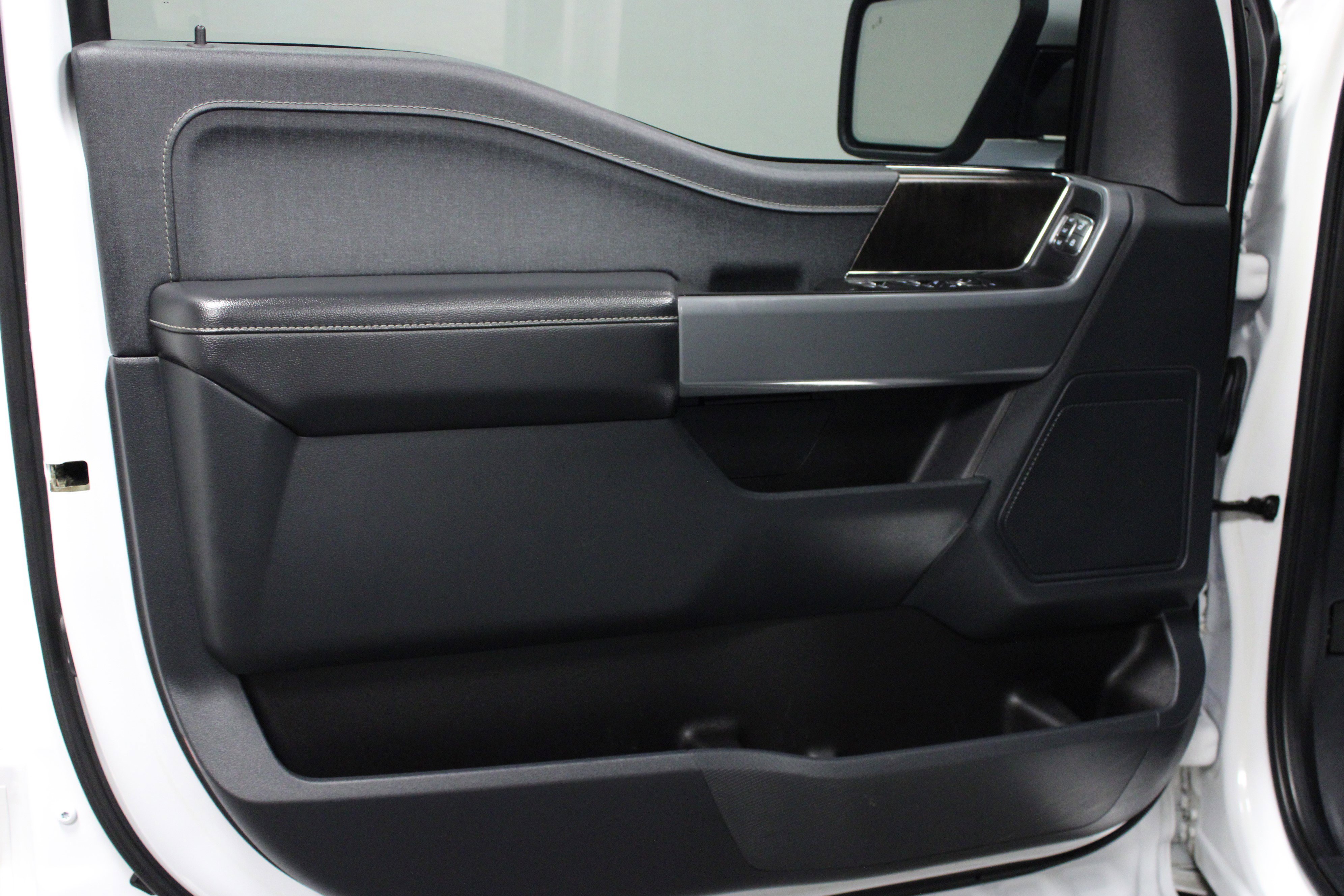 Used 2022 Ford F150 Lariat w/ FX4 Off-Road Package image 11