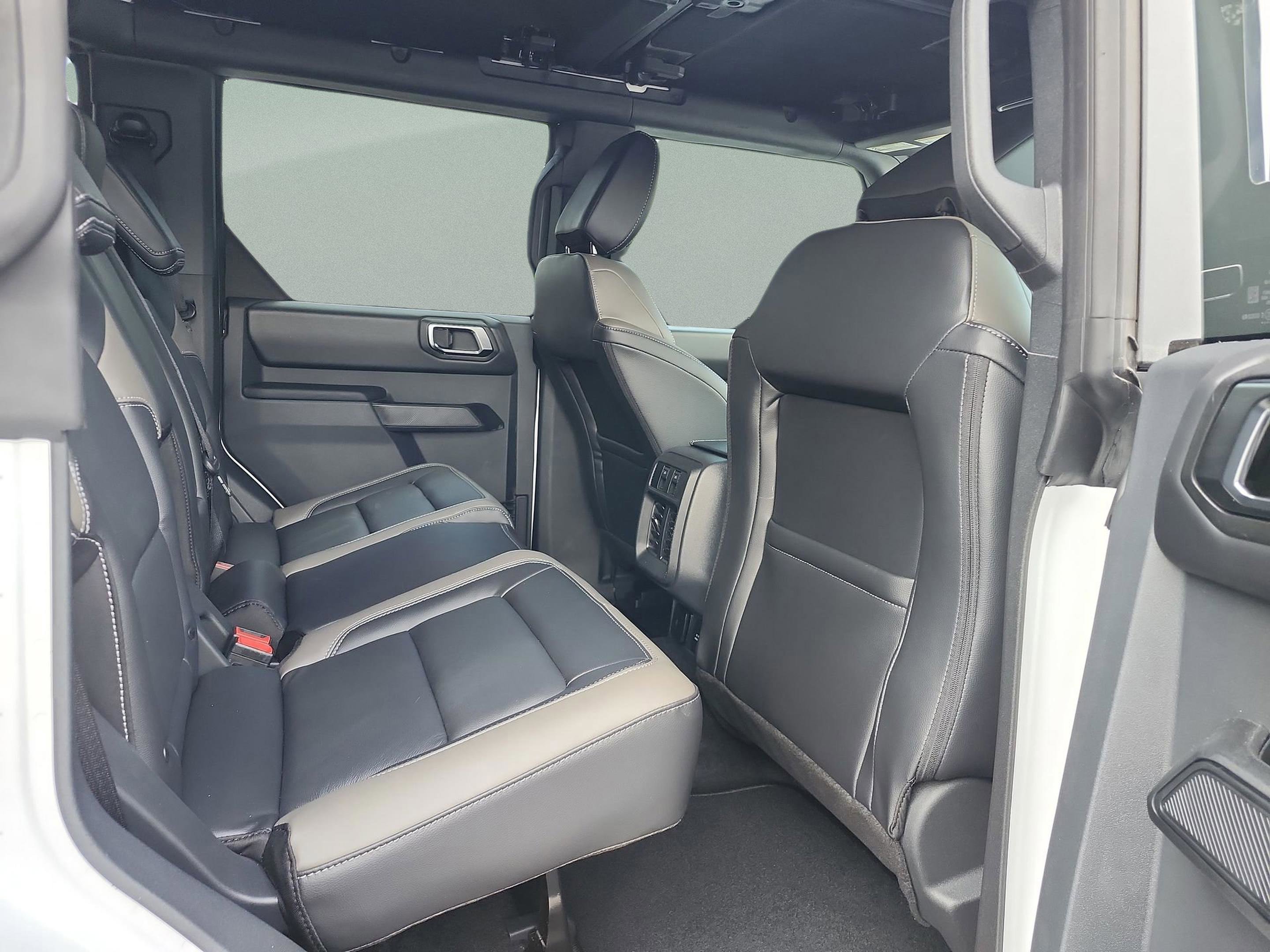 New 2025 Ford Bronco Outer Banks w/ Sasquatch Package image 17