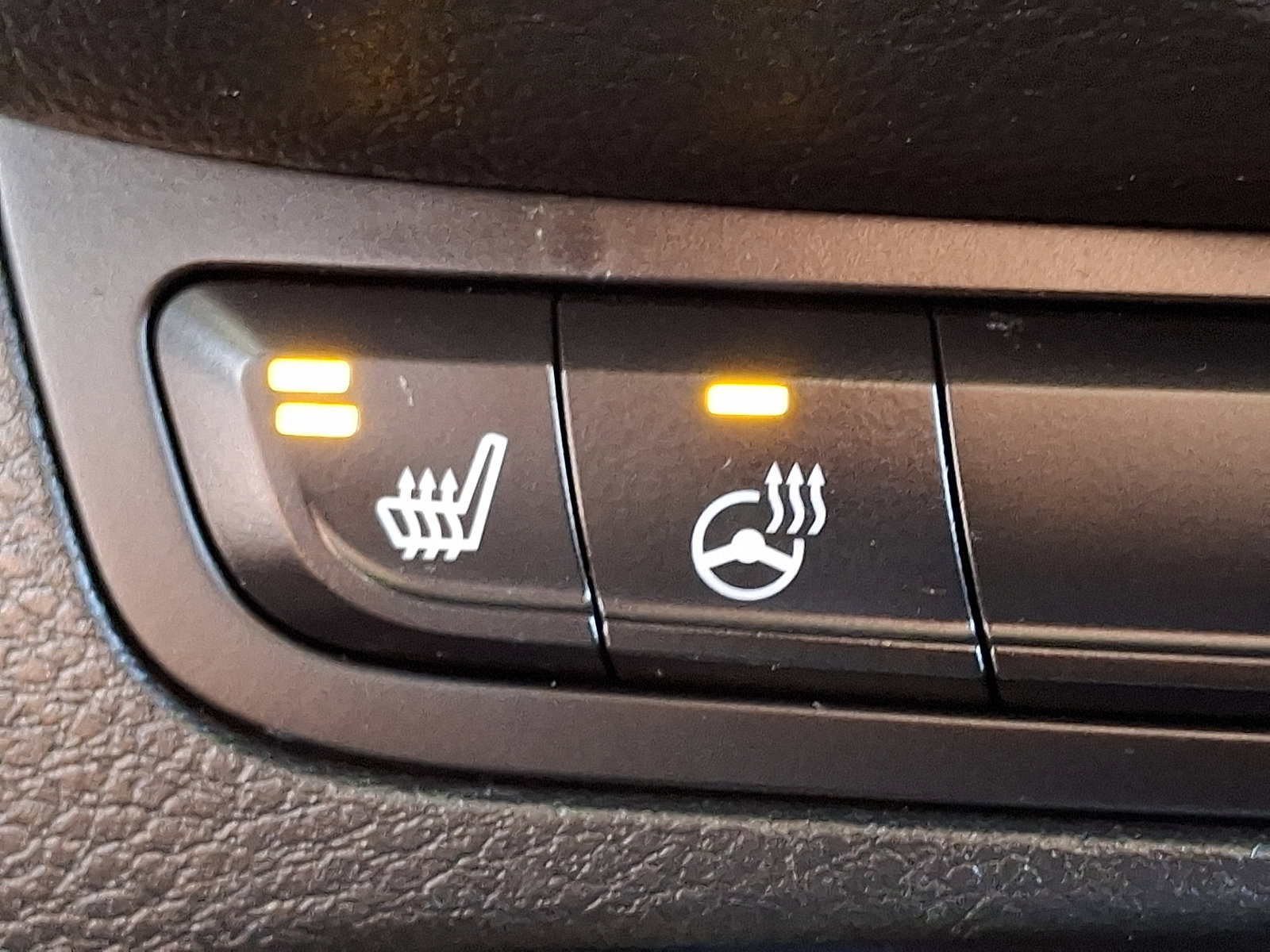 Used 2016 Jeep Renegade Limited image 27