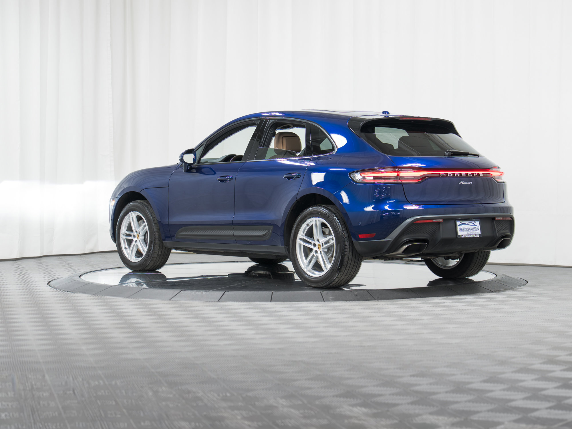 Certified 2022 Porsche Macan image 30