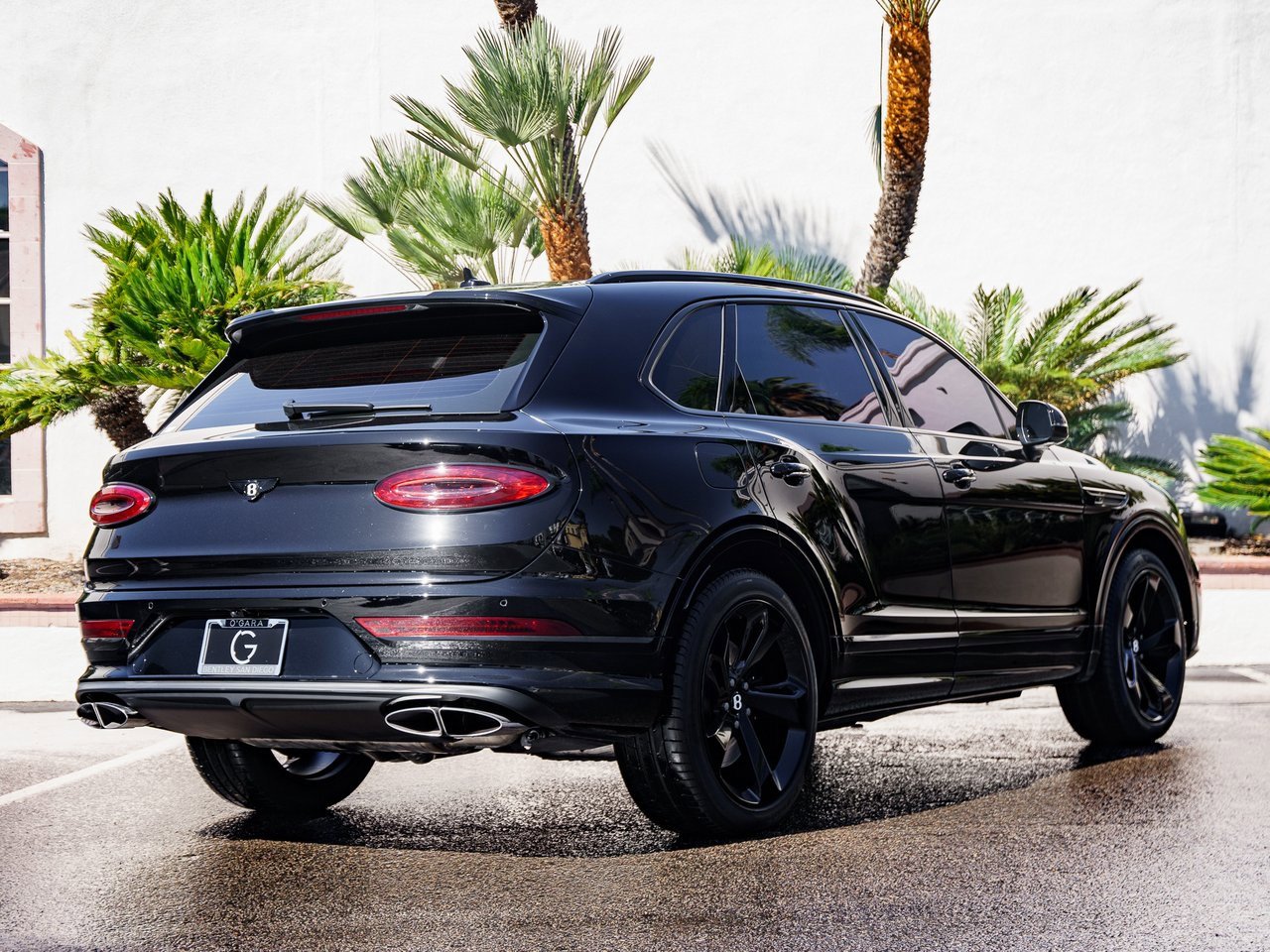 Used 2023 Bentley Bentayga Plug-In Hybrid image 24